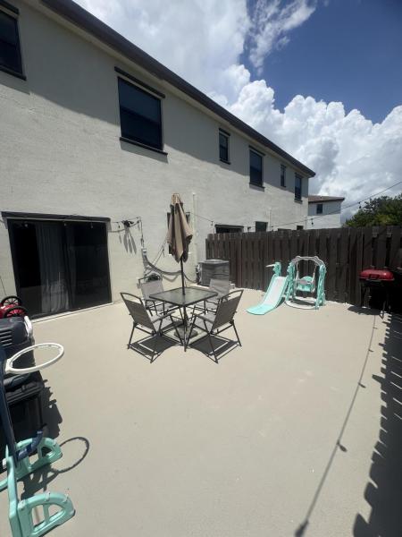  Condo & Townhome Photos