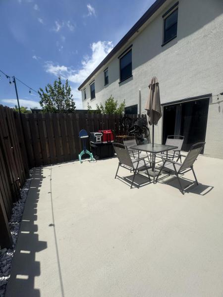  Condo & Townhome Photos