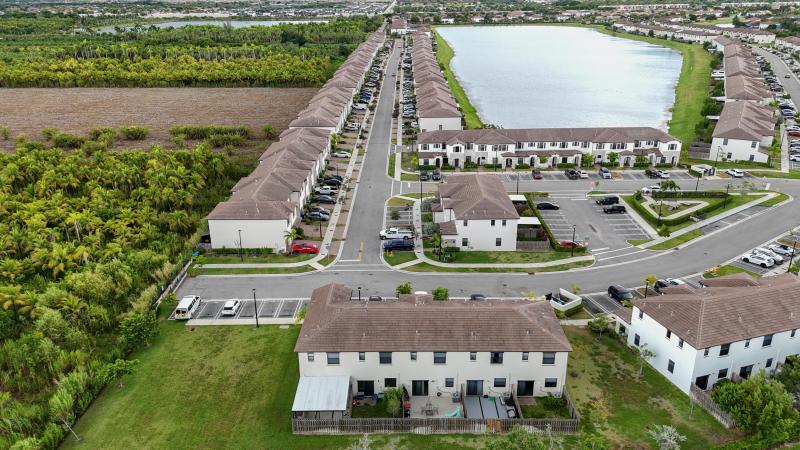  Condo & Townhome Photos