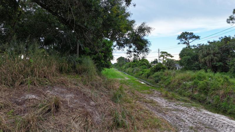  Commercial & Industrial Land Images 