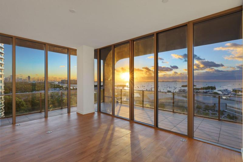  Condo & Townhome Photos