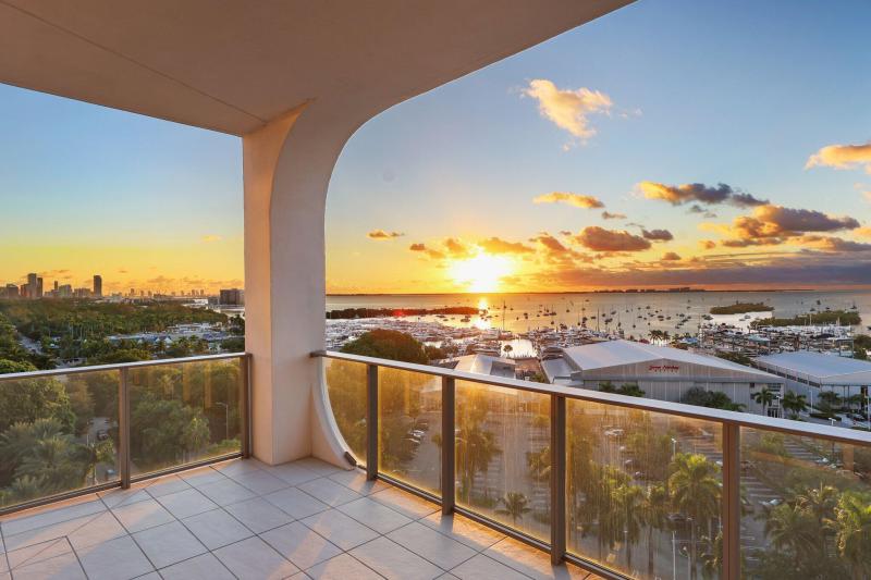  Condo & Townhome Photos