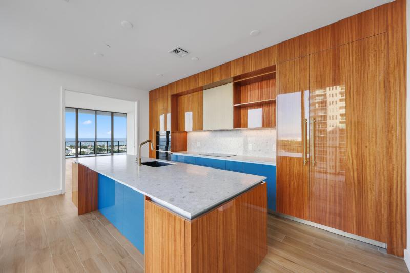  Condo & Townhome Photos