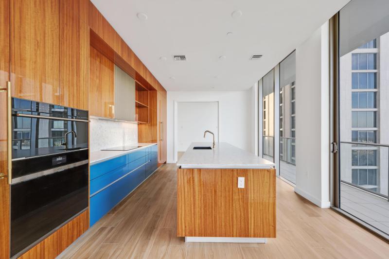  Condo & Townhome Photos