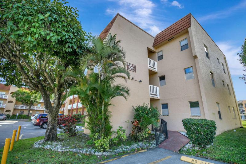  Condo & Townhome Photos