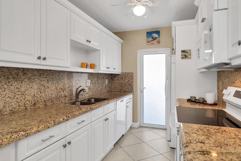  Condo & Townhome Photos