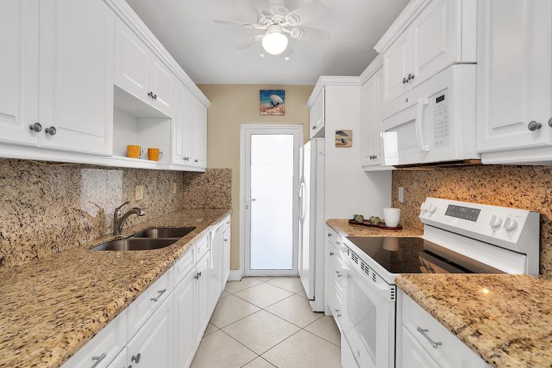  Condo & Townhome Photos