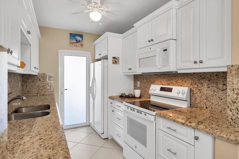  Condo & Townhome Photos