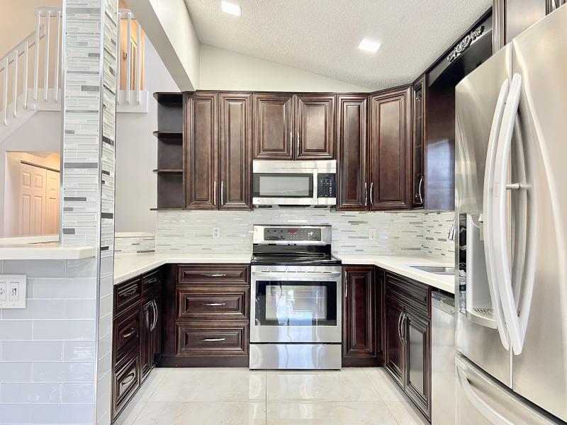  Condo & Townhome Photos