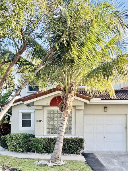  Condo & Townhome Photos