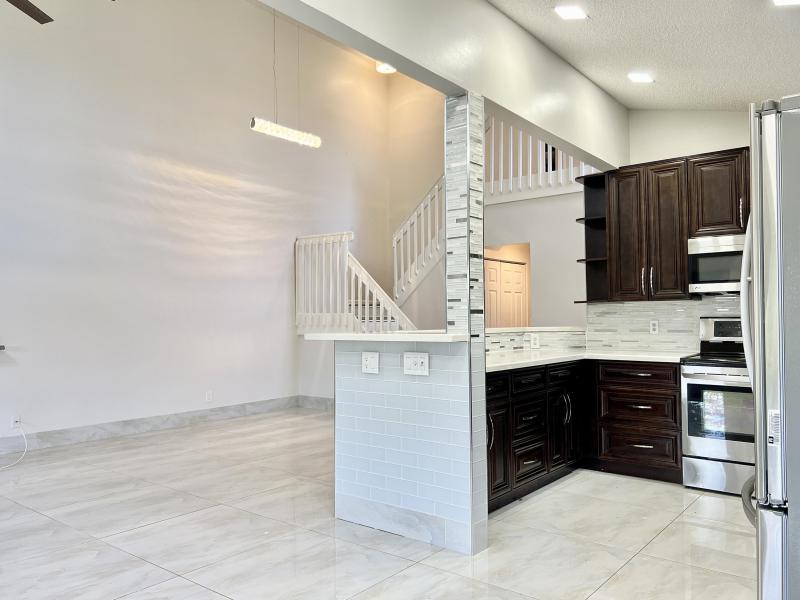  Condo & Townhome Photos