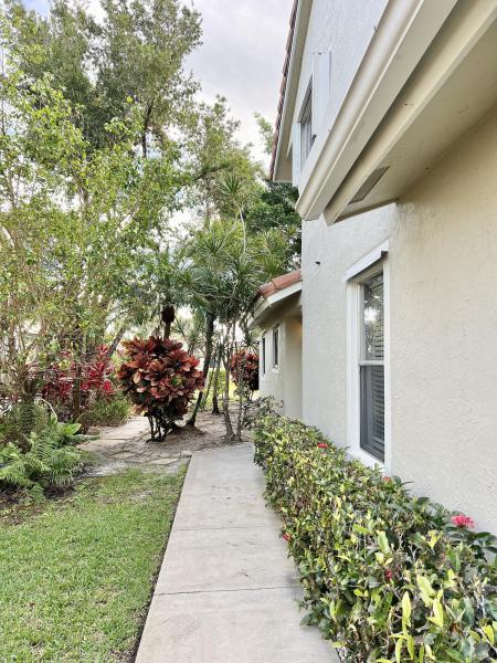  Condo & Townhome Photos