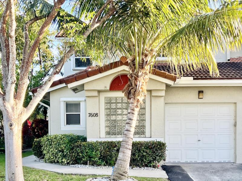  Condo & Townhome Photos