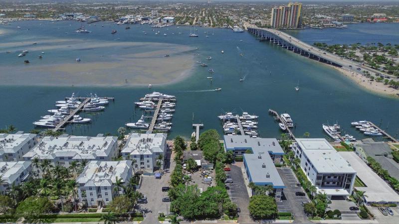 Single Family Homes Photo 8:  Palm Beach Shores,  FL 33404