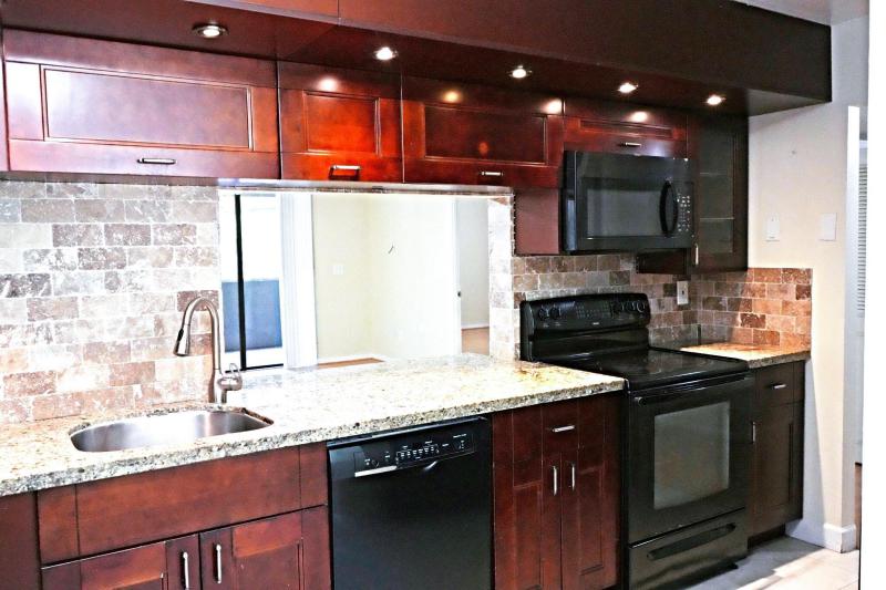  Condo & Townhome Photos