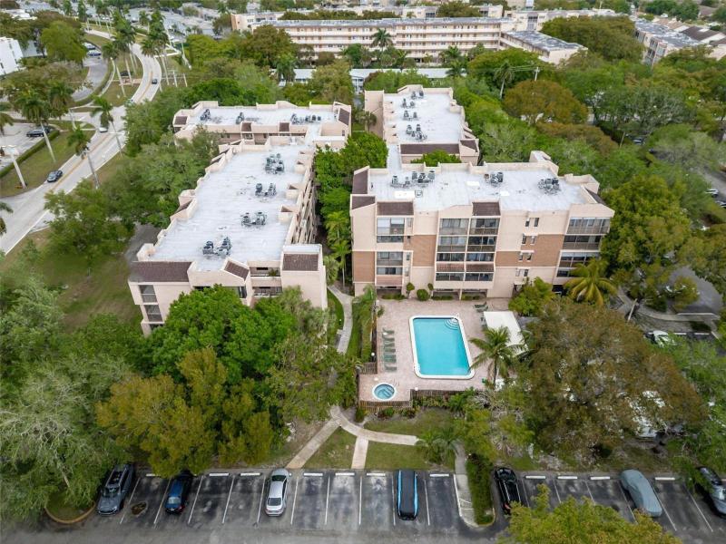  Condo & Townhome Photos
