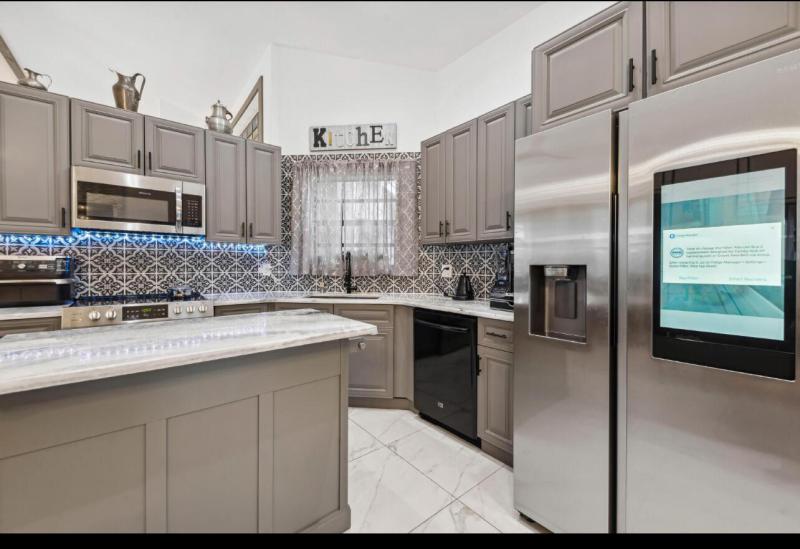  Single Family Homes Photo 3:  Coconut Creek,  FL 33073