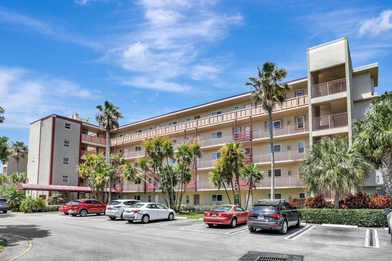  Condo & Townhome Photos