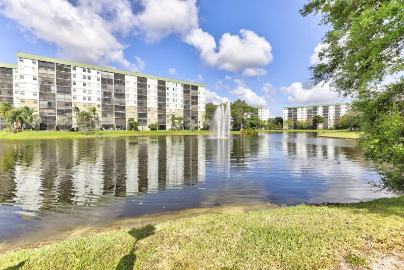  Condo & Townhome Photos
