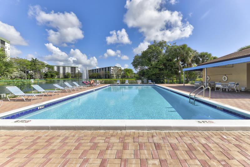  Condo & Townhome Photos
