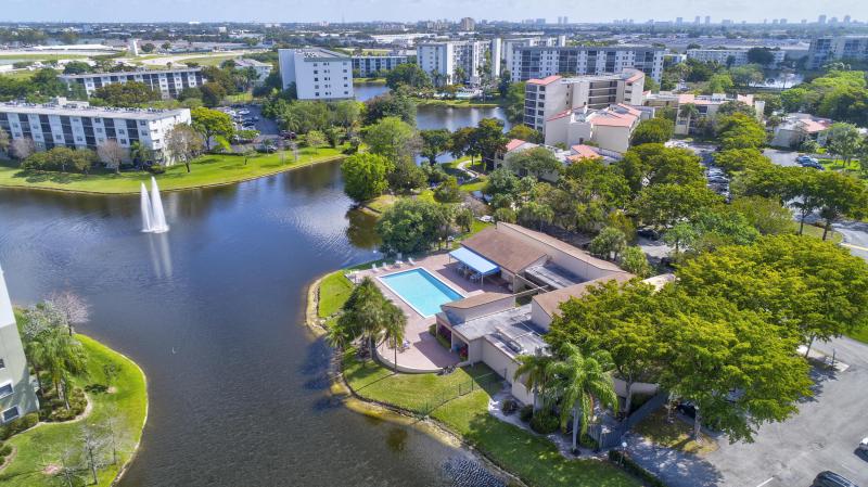  Condo & Townhome Photos