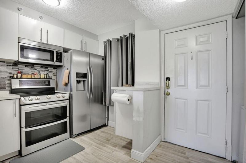  Condo & Townhome Photos