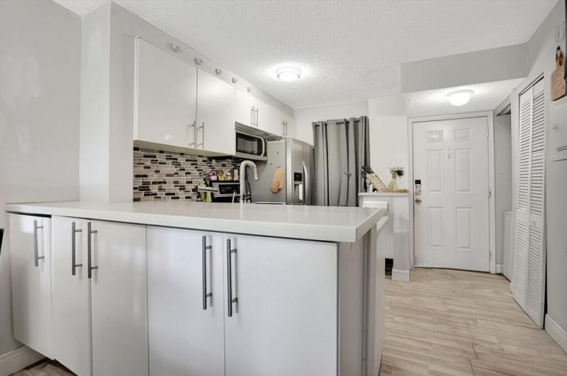  Condo & Townhome Photos