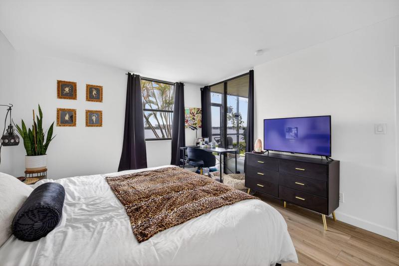  Condo & Townhome Photos