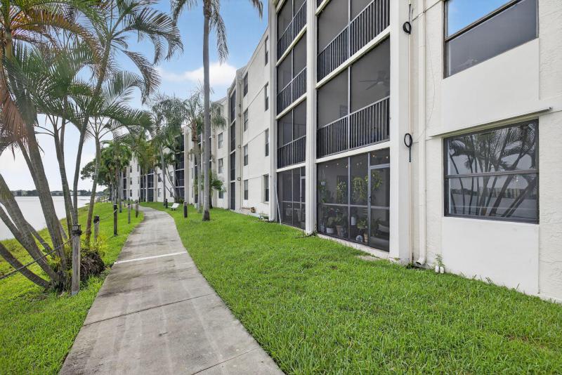  Condo & Townhome Photos