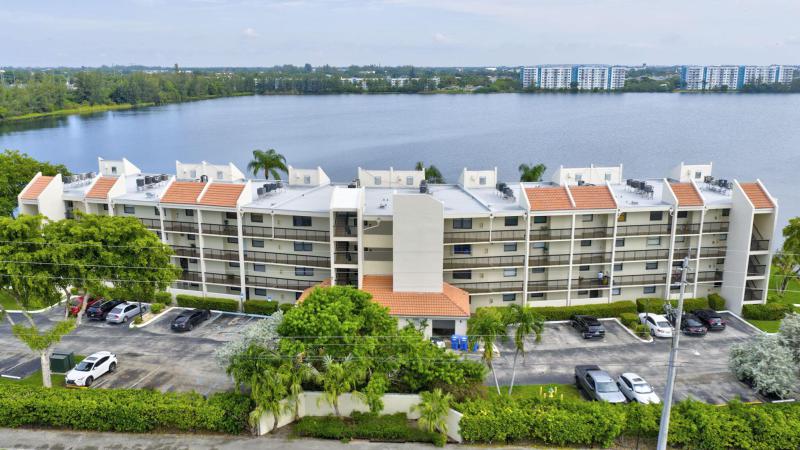  Condo & Townhome Photos