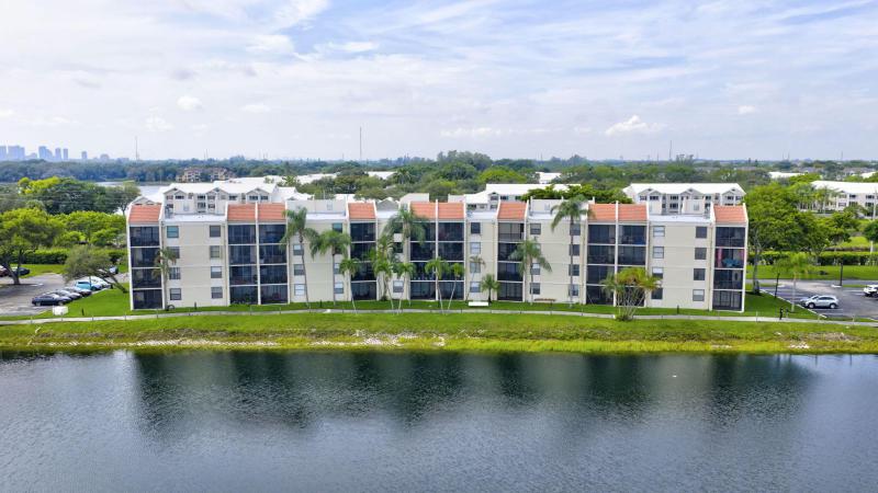 Condo & Townhome Photos