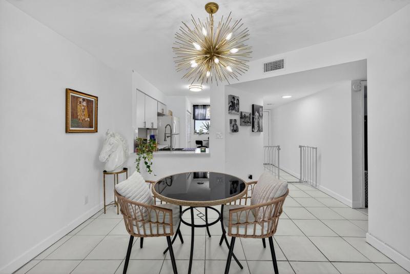  Condo & Townhome Photos