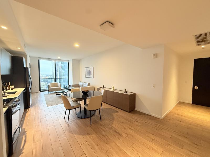  Condo & Townhome Photos