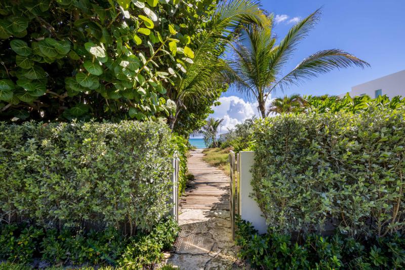  Single Family Homes Photo 2:  Palm Beach,  FL 33480