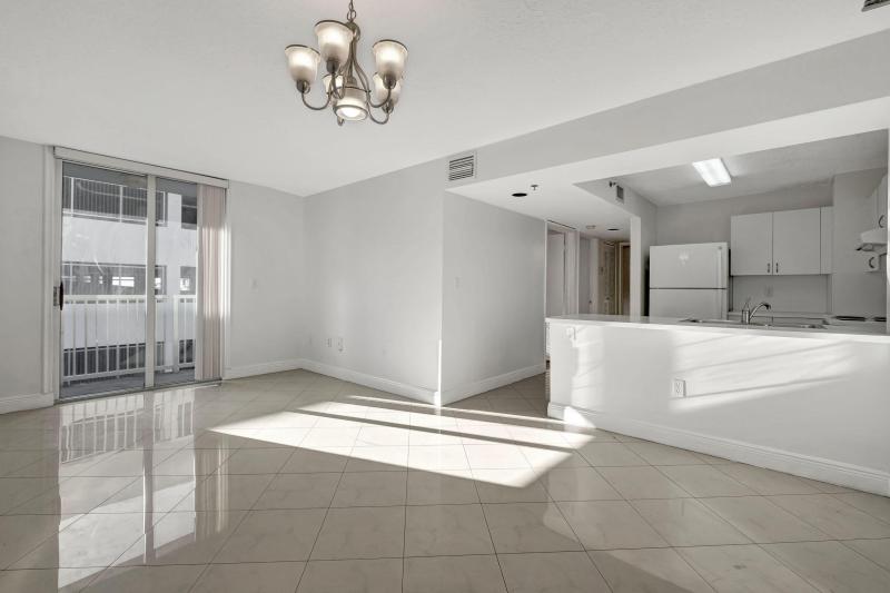  Condo & Townhome Photos