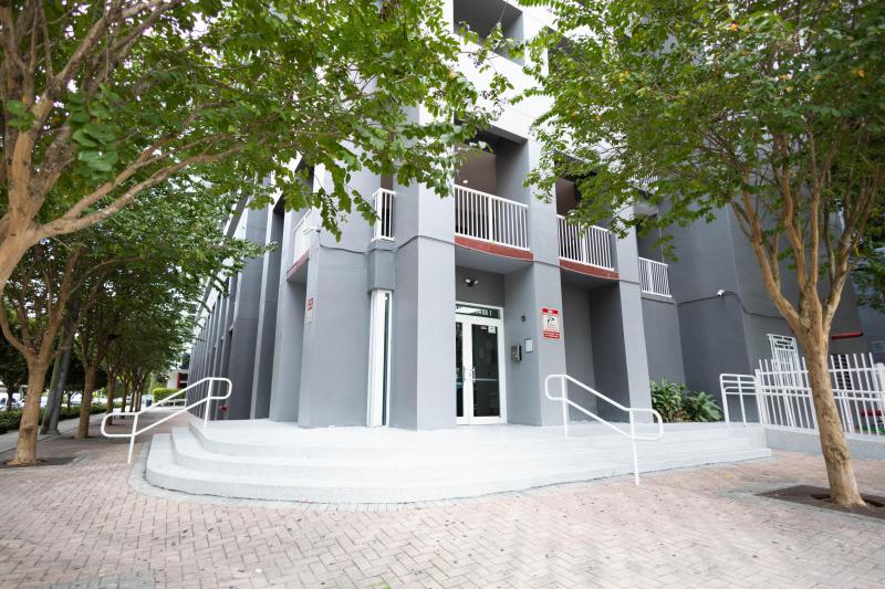  Condo & Townhome Photos