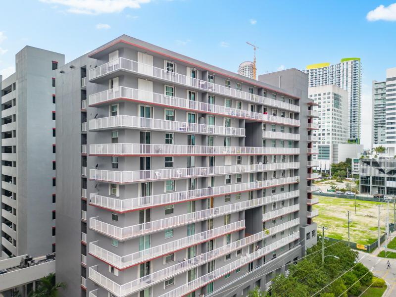  Condo & Townhome Photos