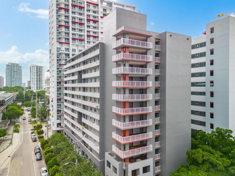  Condo & Townhome Photos