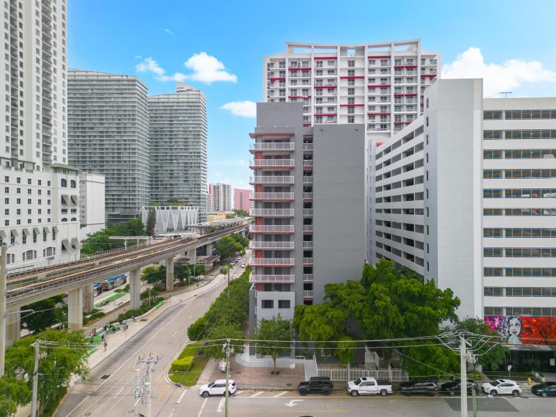  Condo & Townhome Photos