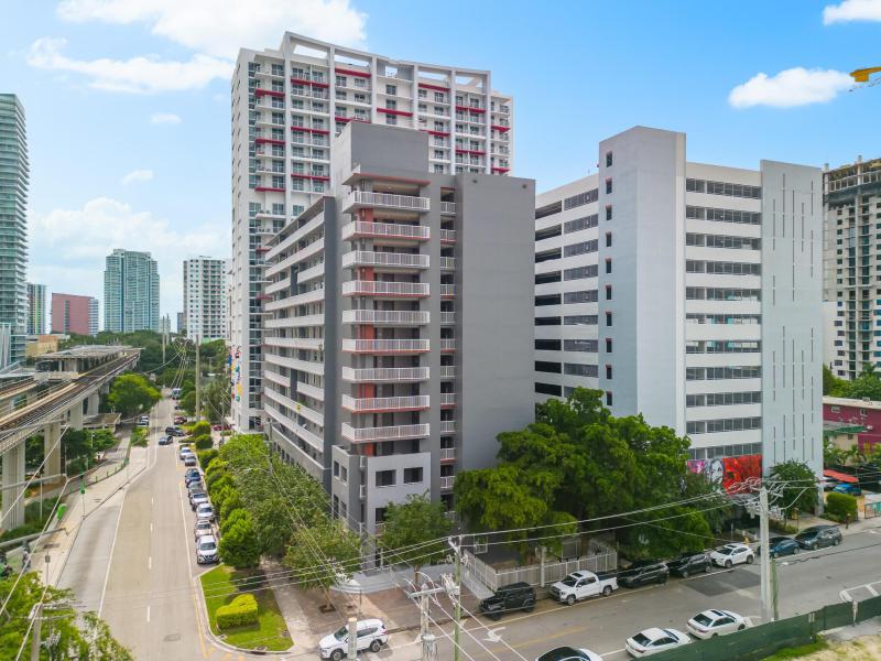  Condo & Townhome Photos