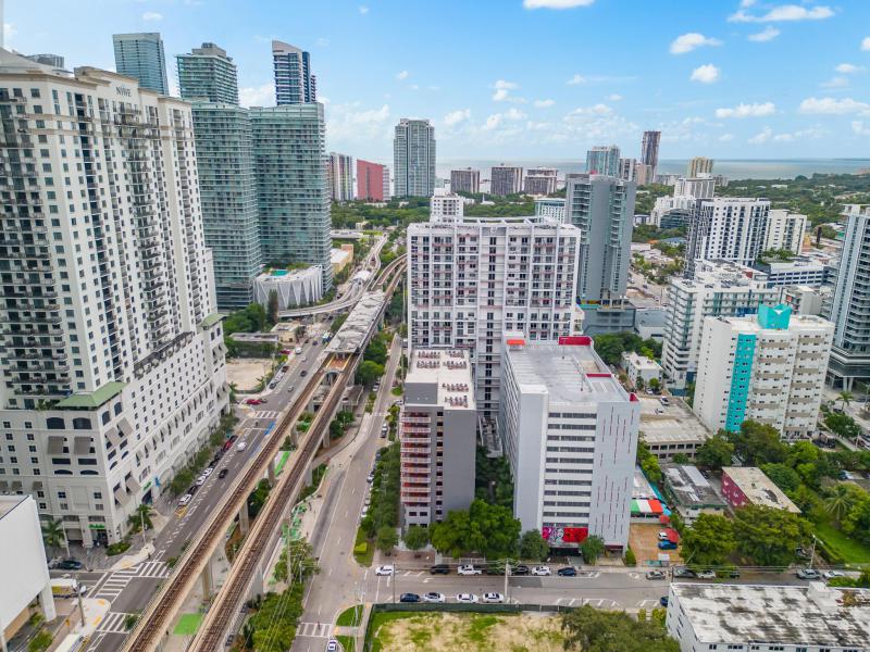  Condo & Townhome Photos