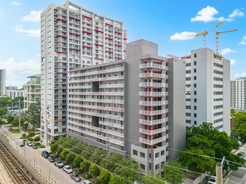  Condo & Townhome Photos