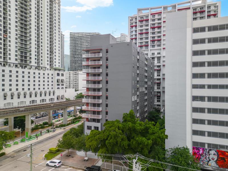  Condo & Townhome Photos