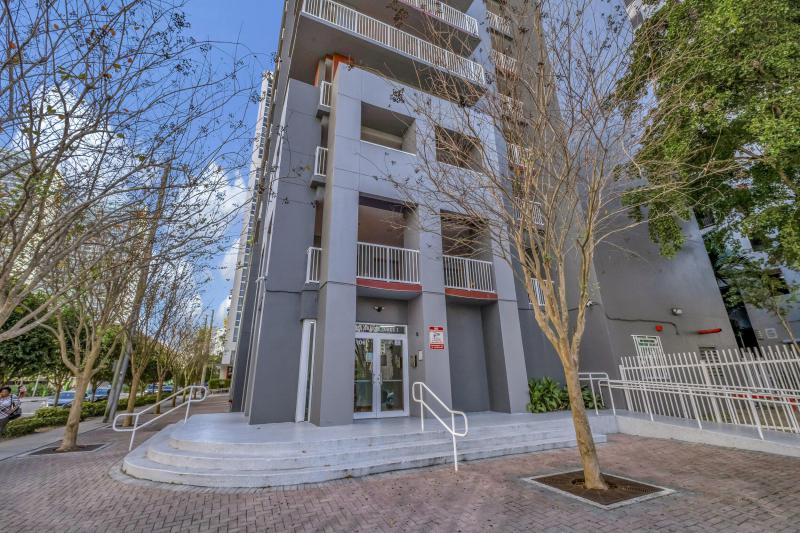  Condo & Townhome Photos