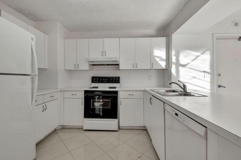  Condo & Townhome Photos