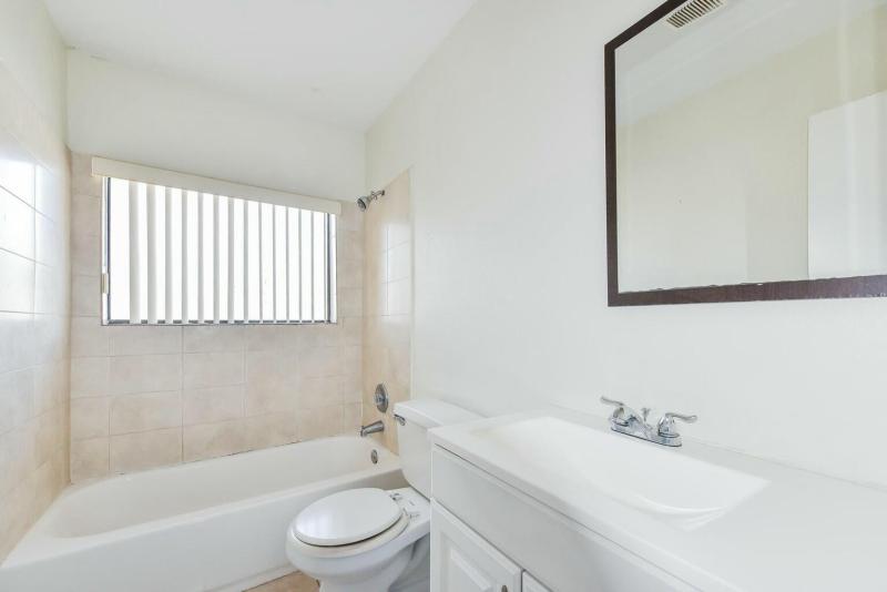  Condo & Townhome Photos