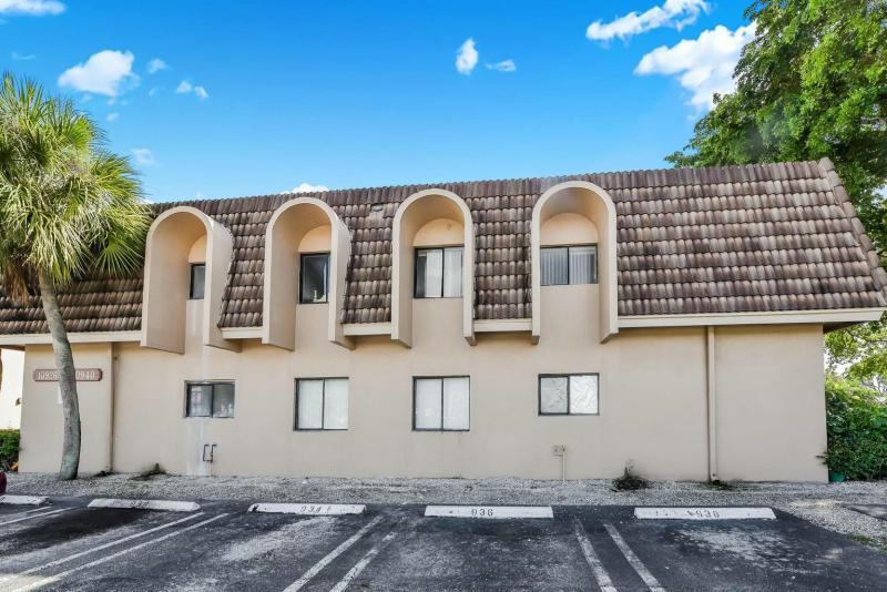  Condo & Townhome Photos