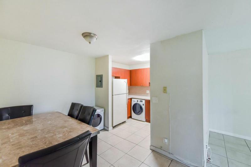  Condo & Townhome Photos