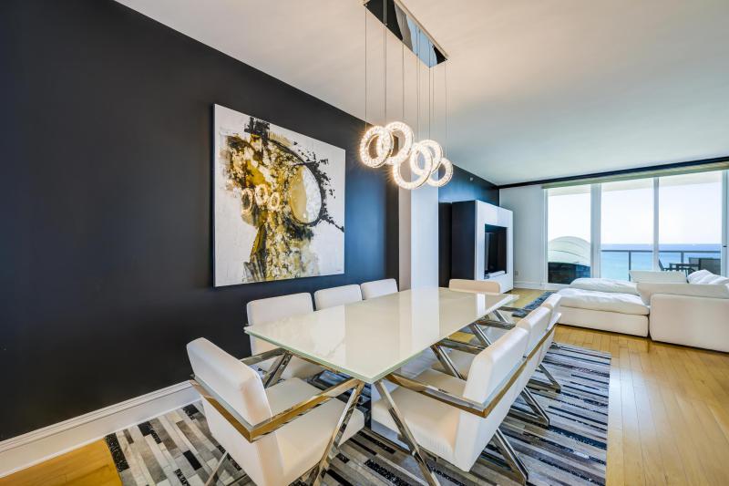  Condo & Townhome Photos