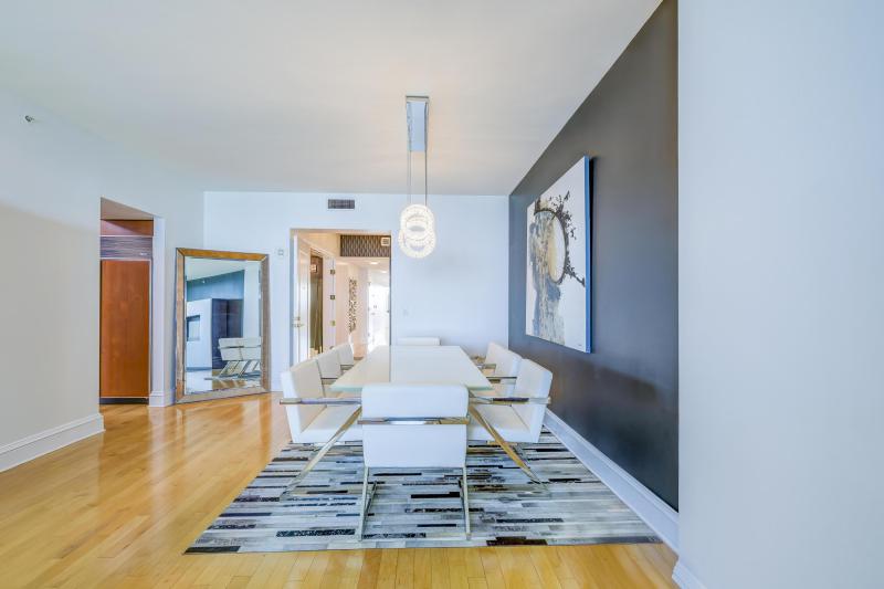  Condo & Townhome Photos